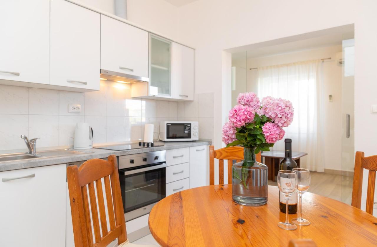 Apartments Ella Супетар Экстерьер фото