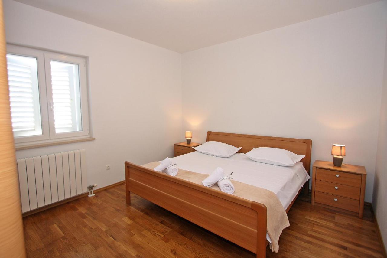 Apartments Ella Супетар Экстерьер фото