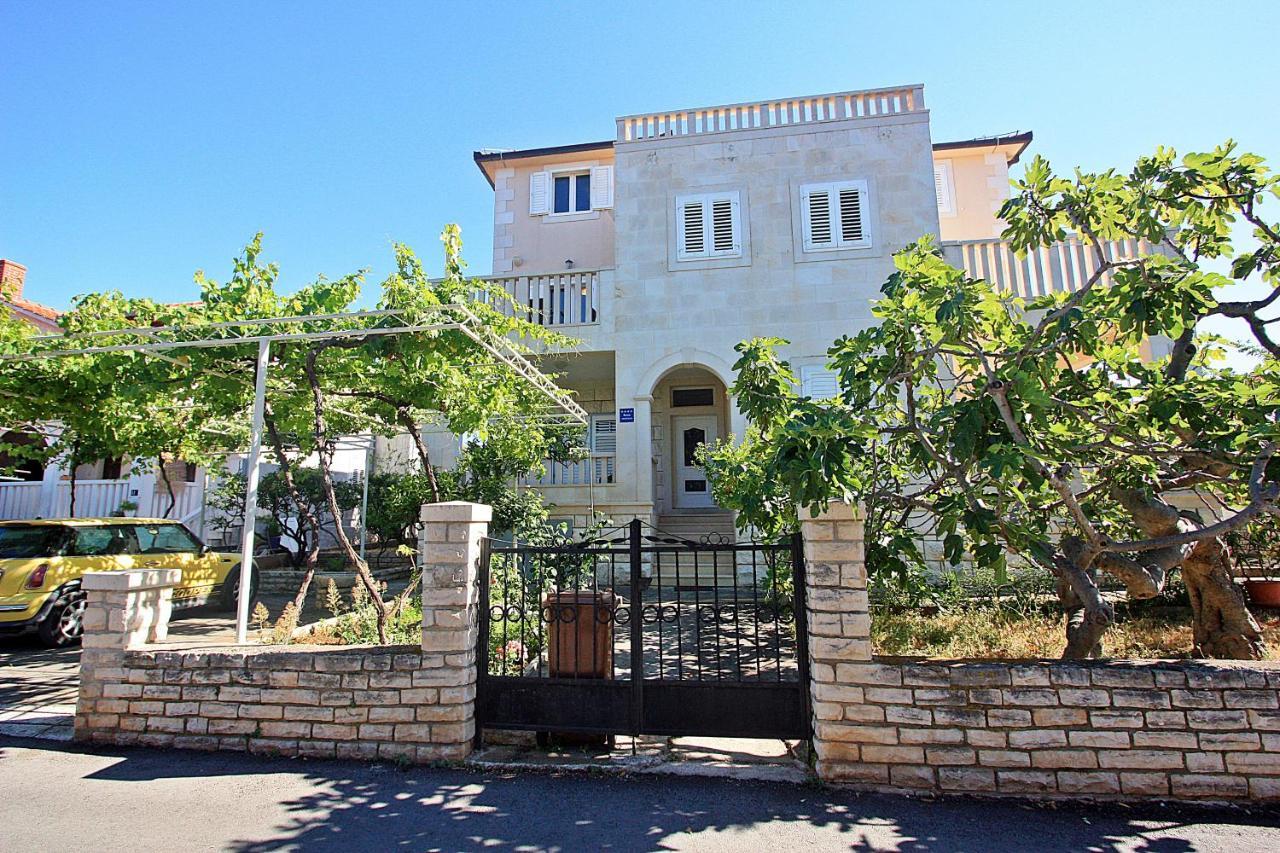 Apartments Ella Супетар Экстерьер фото