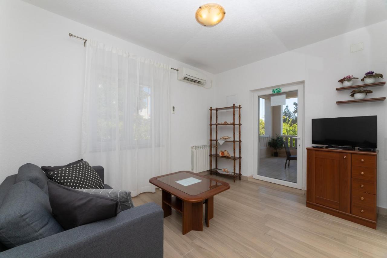 Apartments Ella Супетар Экстерьер фото