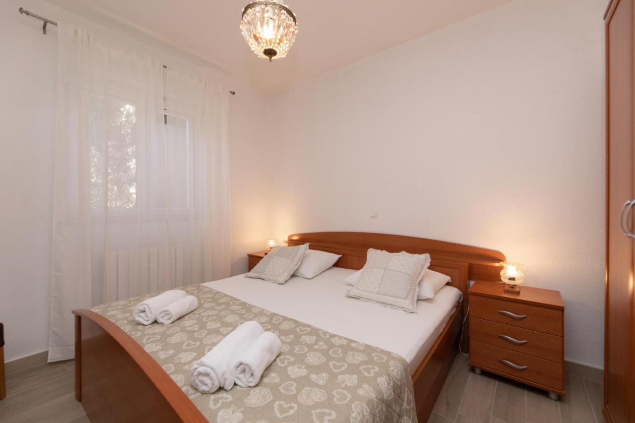 Apartments Ella Супетар Экстерьер фото