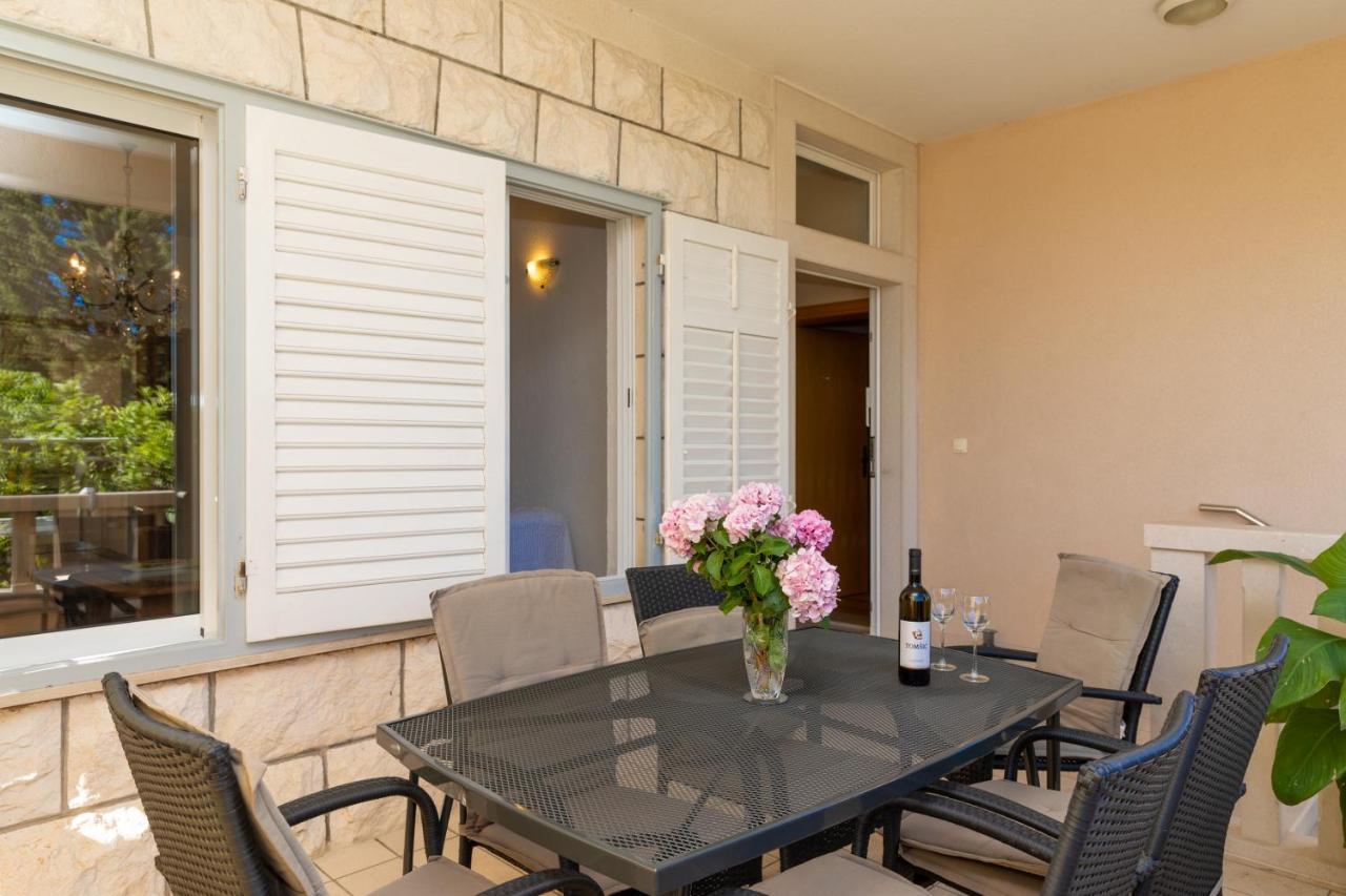Apartments Ella Супетар Экстерьер фото