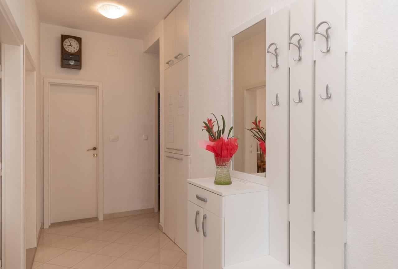 Apartments Ella Супетар Экстерьер фото
